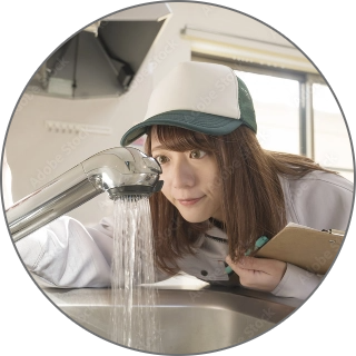 修理をしている写真