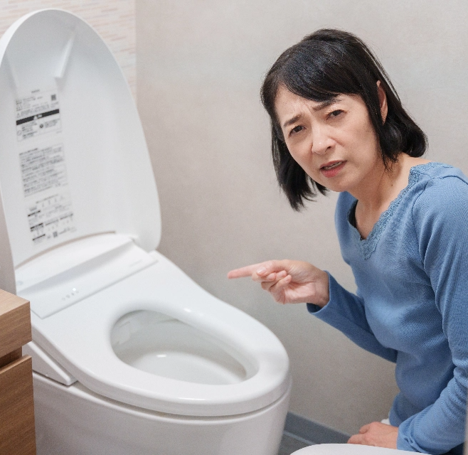 深夜にトイレが詰まって流れない